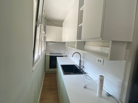 Tirane, jepet me qera apartament 1+1 Kati 3, 50 m² 400 € (Rr Bardhyl)