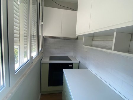 Tirane, jepet me qera apartament 1+1 Kati 3, 50 m² 400 € (Rr Bardhyl)