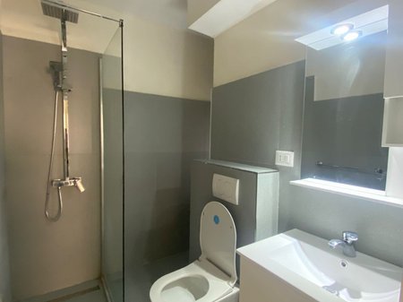 Tirane, jepet me qera apartament 1+1 Kati 3, 50 m² 400 € (Rr Bardhyl)