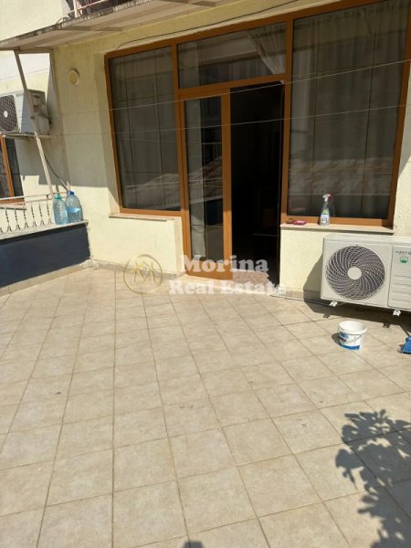 Tirane, jepet me qera apartament 2+1 Kati 1, 80 m² 600 € (Vila Gold)