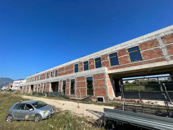 Tirane, jepet me qera magazine Kati 0, 2.000 m² 9.000 € (KAMEZ)