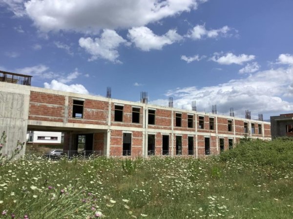 Tirane, jepet me qera magazine Kati 0, 2.000 m² 9.000 € (KAMEZ)