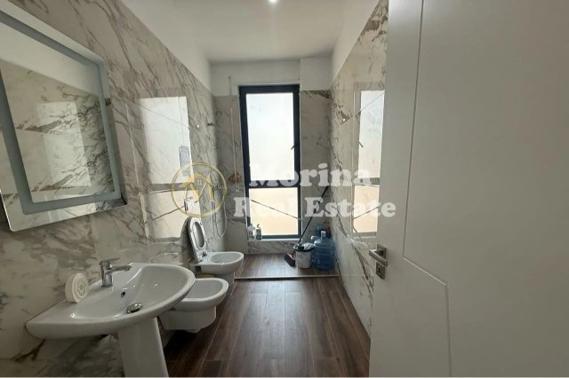 Tirane, jepet me qera apartament 3+1+Ballkon Kati 6, 136 m² 650 € (Porcelan)