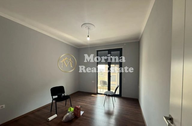 Tirane, jepet me qera apartament 3+1+Ballkon Kati 6, 136 m² 650 € (Porcelan)