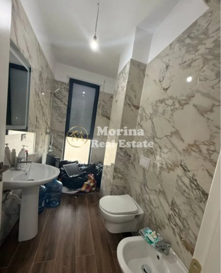 Tirane, jepet me qera apartament 3+1+Ballkon Kati 6, 136 m² 650 € (Porcelan)