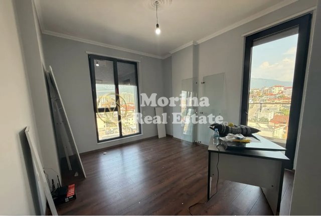 Tirane, jepet me qera apartament 3+1+Ballkon Kati 6, 136 m² 650 € (Porcelan)