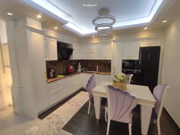 Tirane, shitet apartament 3+1+Ballkon Kati 2, 152 m² 250.000 € (Porcelan, Rruga Xhanfize Keko, prane UET)