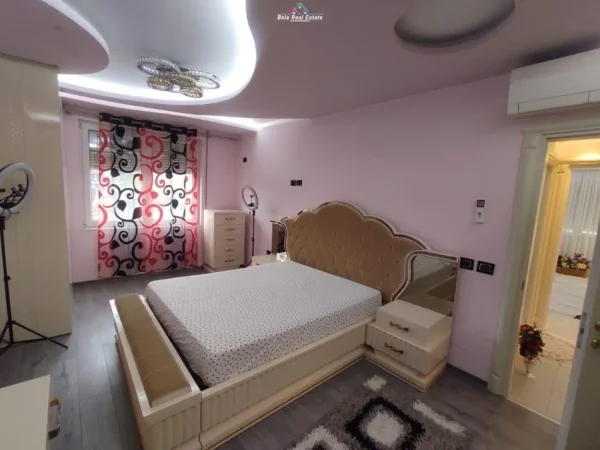 Tirane, shitet apartament 3+1+Ballkon Kati 2, 152 m² 250.000 € (Porcelan, Rruga Xhanfize Keko, prane UET)