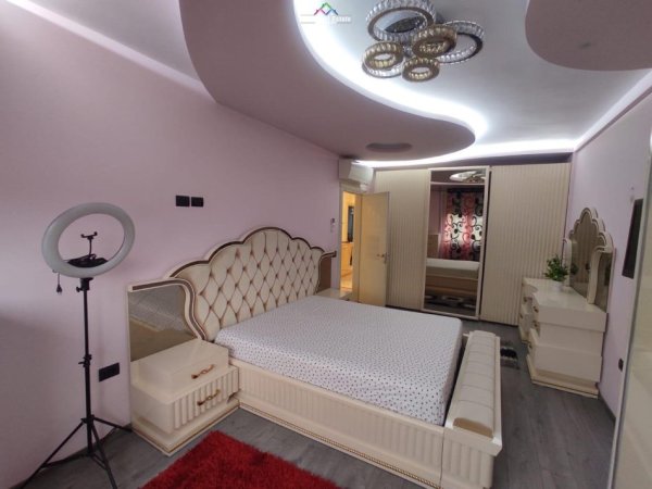 Tirane, shitet apartament 3+1+Ballkon Kati 2, 152 m² 250.000 € (Porcelan, Rruga Xhanfize Keko, prane UET)