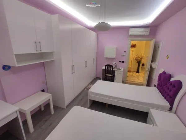 Tirane, shitet apartament 3+1+Ballkon Kati 2, 152 m² 250.000 € (Porcelan, Rruga Xhanfize Keko, prane UET)