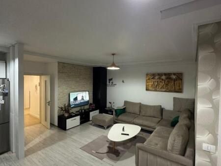 Tirane, jepet me qera apartament 2+1 Kati 3, 80 m² 600 € (ZOGU I ZI)