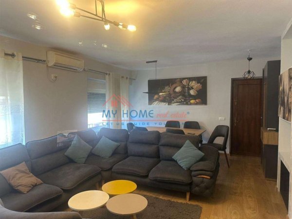 Tirane, jepet me qera apartament 3+1+Ballkon Kati 4, 100 m² 800 € (Rruga e Durrsit)