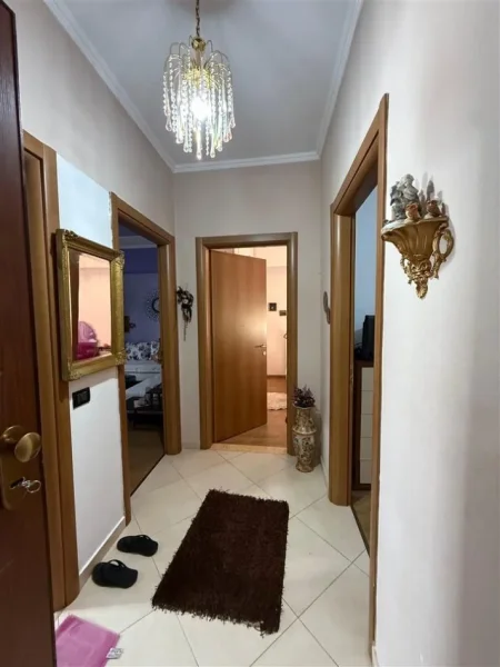 Tirane, jepet me qera apartament 2+1 Kati 3, 100 m² 600 € (MBIKALIMI KOMUNES)
