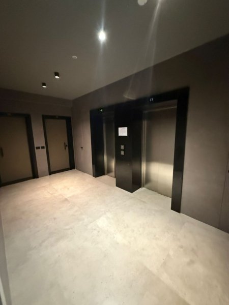 Tirane, jepet me qera zyre Kati 4, 113 m² 1.300 € (Garden Building)