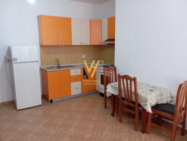 Tirane, jepet me qera apartament 1+1+Ballkon Kati 3, 65 m² 400 € (ASTIR)