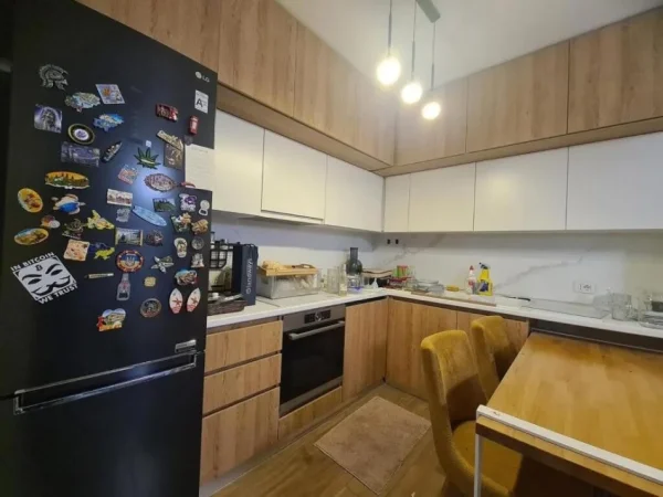 Tirane, shitet apartament 2+1+Aneks+Ballkon Kati 3, 85 m² 210.000 € (Kompleksi Kontakt)