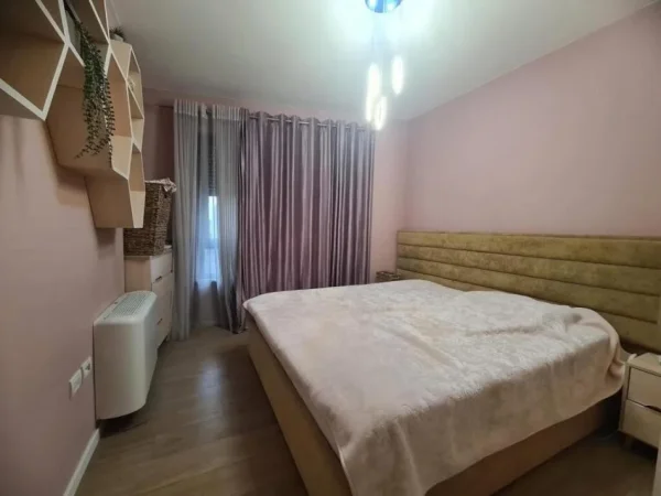 Tirane, shitet apartament 2+1+Aneks+Ballkon Kati 3, 85 m² 210.000 € (Kompleksi Kontakt)