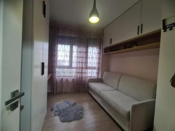 Tirane, shitet apartament 2+1+Aneks+Ballkon Kati 3, 85 m² 210.000 € (Kompleksi Kontakt)