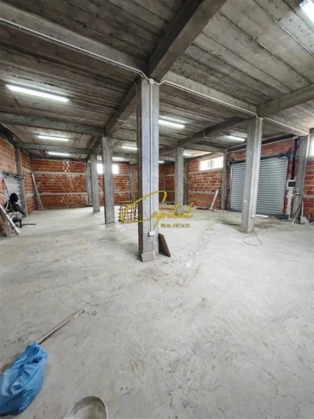 Tirane, jepet me qera magazine Kati 0, 200 m² 1.300 € (SAUK)