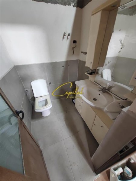 Tirane, jepet me qera magazine Kati 0, 200 m² 1.300 € (SAUK)