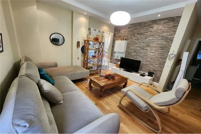 Tirane, jepet me qera apartament 1+1 Kati 5, 75 m² 550 € (liqeni thate)