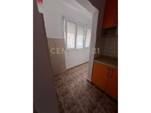 Tirane, shes apartament 1+1 , 64 m² 61.000 € (Kombinat)