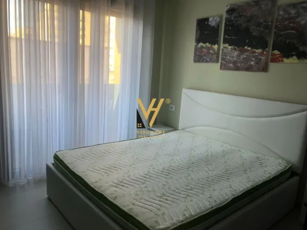 Tirane, jepet me qera apartament 2+1+Ballkon Kati 4, 78 m² 1.000 € (STADIUMI DINAMO)