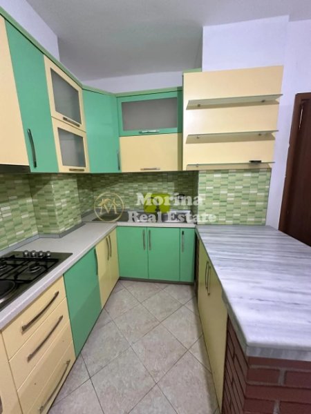 Tirane, jepet me qera apartament 2+1 Kati 2, 90 m² 300 € (Fresku)