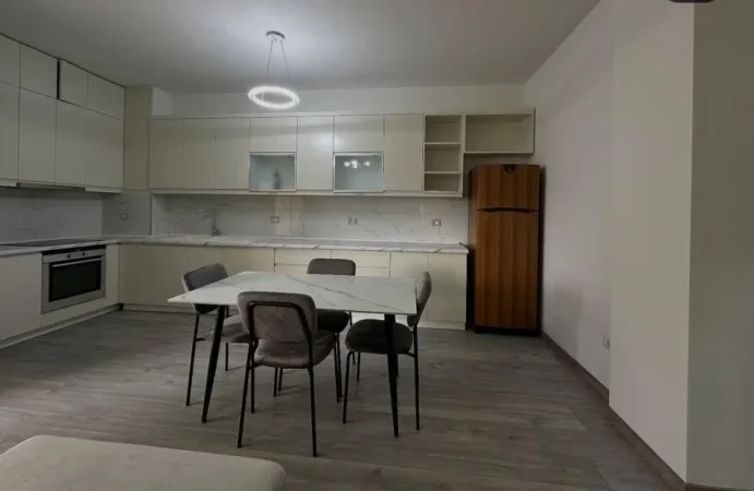 Tirane, jepet me qera apartament 2+1+Aneks+Ballkon Kati 4, 90 m² 700 € (liqeni i thate)