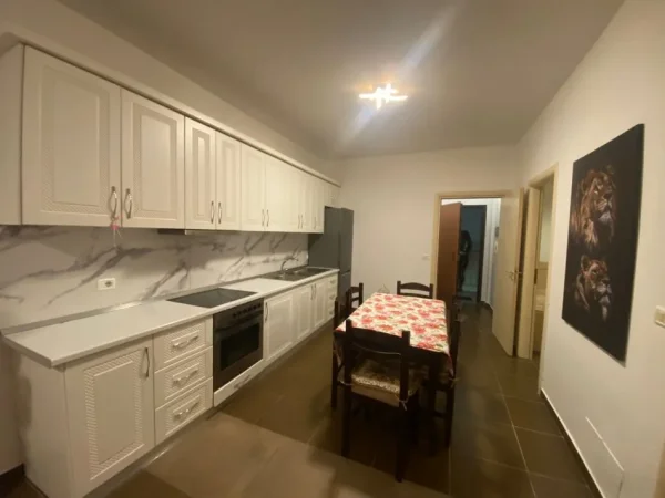 Tirane, jepet me qera apartament 2+1+Aneks+Ballkon Kati 2, 100 m² 650 € (liqeni i thate)