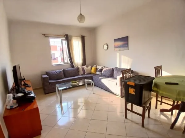 Tirane, jepet me qera apartament 2+1+Ballkon Kati 8, 90 m² 450 € 