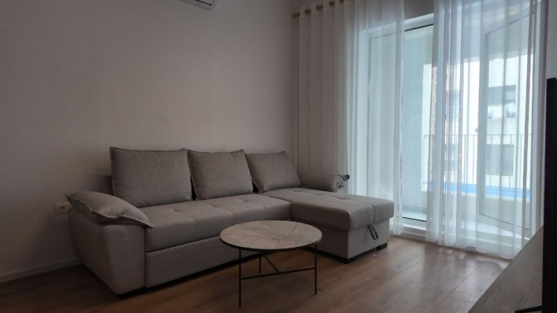 Tirane,jepet me qera apartament 2+1+Ballkon , 80 m² 500 € (Prane shkolles Ali Demi)