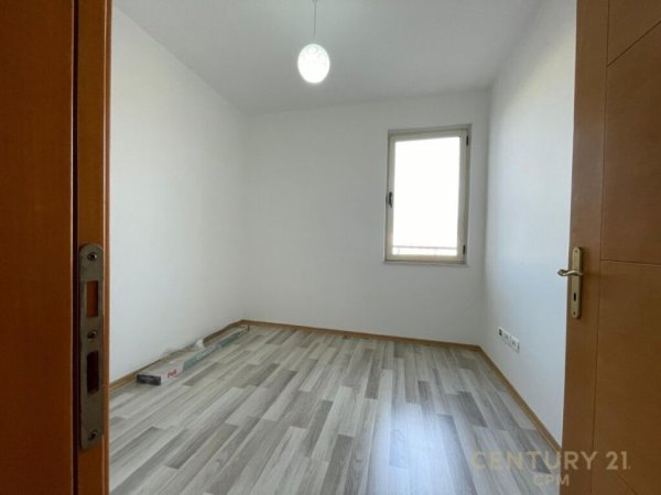 Tirane, shes apartament 2+1 , 110 m² 128.000 € (Yzberisht)