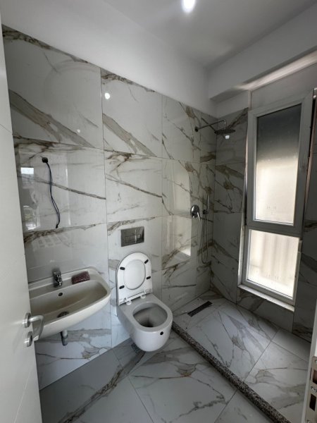 Tirane, jepet me qera apartament 2+1+Ballkon , 106 m² (Ish fusha aviacionit)