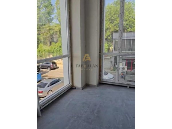 Tirane, jepet me qera ambjent biznesi Kati 2, 550 m² 3.000 € (Ura e Paskuqanit)