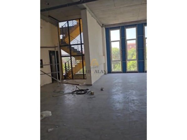 Tirane, jepet me qera ambjent biznesi Kati 2, 550 m² 3.000 € (Ura e Paskuqanit)