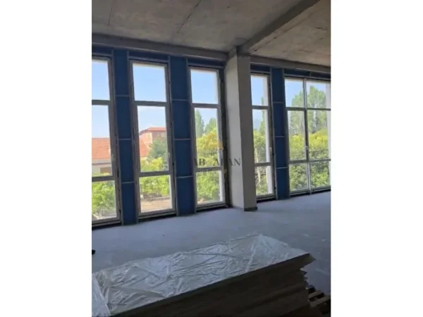 Tirane, jepet me qera ambjent biznesi Kati 2, 550 m² 3.000 € (Ura e Paskuqanit)