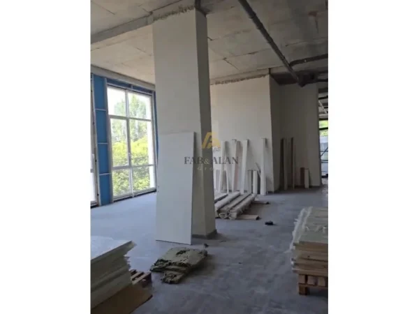 Tirane, jepet me qera ambjent biznesi Kati 2, 550 m² 3.000 € (Ura e Paskuqanit)