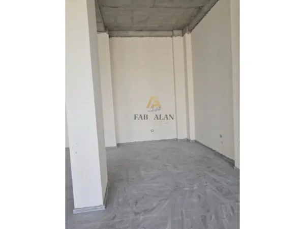 Tirane, jepet me qera ambjent biznesi Kati 2, 550 m² 3.000 € (Ura e Paskuqanit)