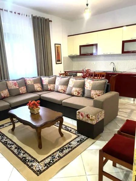 JEPET ME QERA SUPER HYRJE 1+1 NE VILE NE LAPRAKE  Kati 3, 65 m² 400 €