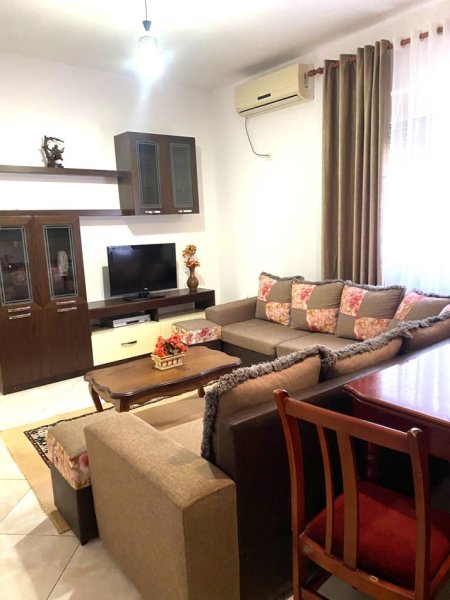 JEPET ME QERA SUPER HYRJE 1+1 NE VILE NE LAPRAKE  Kati 3, 65 m² 400 €
