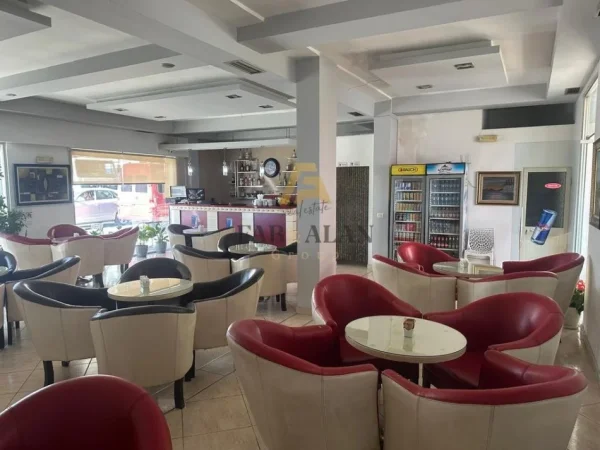 Tirane, jepet me qera ambjent biznesi Kati 0, 160 m² 1.500 € (Don Bosko)