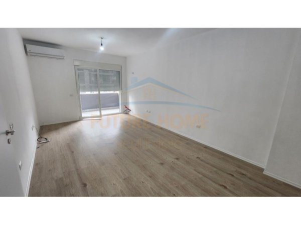 Tirane, shitet apartament 1+1+Ballkon Kati 4, 64 m² 200.000 € (Komuna e Parisit (Kompleksi Kika 3))