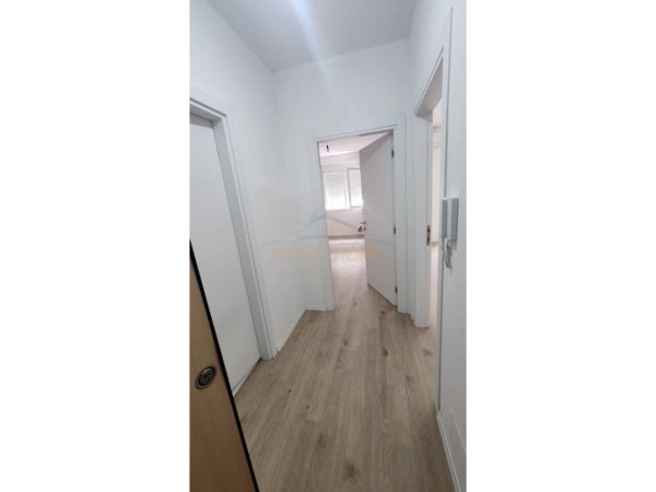Tirane, shitet apartament 1+1+Ballkon Kati 4, 64 m² 200.000 € (Komuna e Parisit (Kompleksi Kika 3))