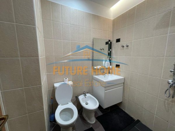 Tirane, jepet me qera apartament 2+1 Kati 7, 105 m² 600 € (Unaza se Re, prane Bar &quot;Bohem&quot;)
