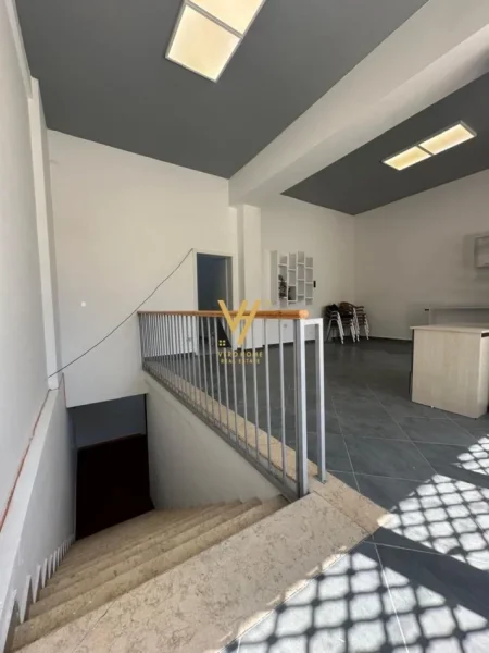 Tirane, shitet ambjent biznesi Kati 0, 386 m² 350.000 € (SHKOLLA E KUQE)