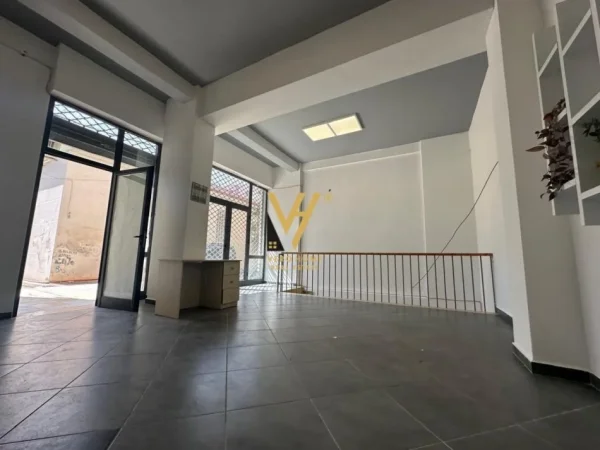 Tirane, shitet ambjent biznesi Kati 0, 386 m² 350.000 € (SHKOLLA E KUQE)