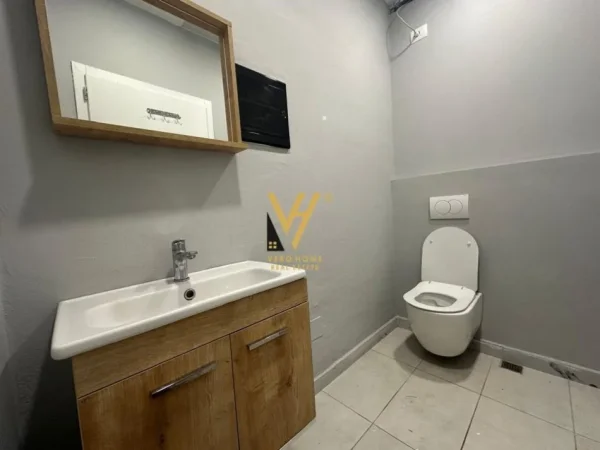 Tirane, shitet ambjent biznesi Kati 0, 386 m² 350.000 € (SHKOLLA E KUQE)