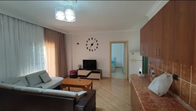Tirane, jepet me qera apartament 2+1 , 75 m² 450 € (rruga Loni Ligori)