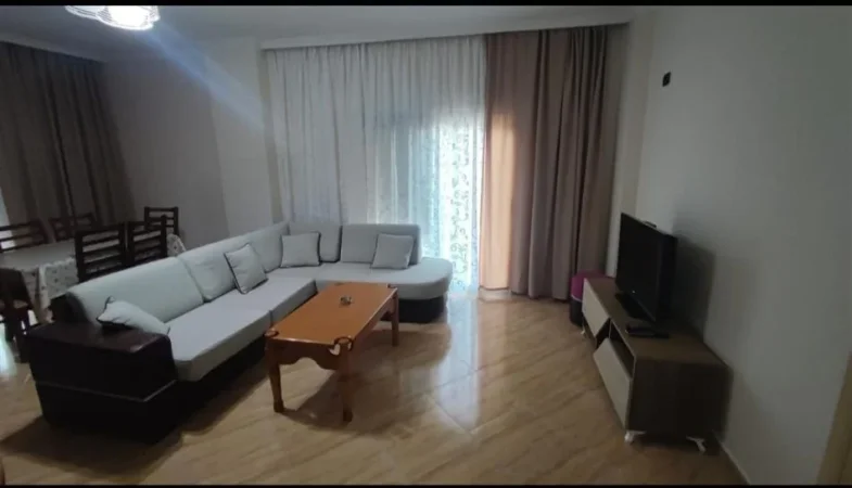 Tirane, jepet me qera apartament 2+1 , 75 m² 450 € (rruga Loni Ligori)